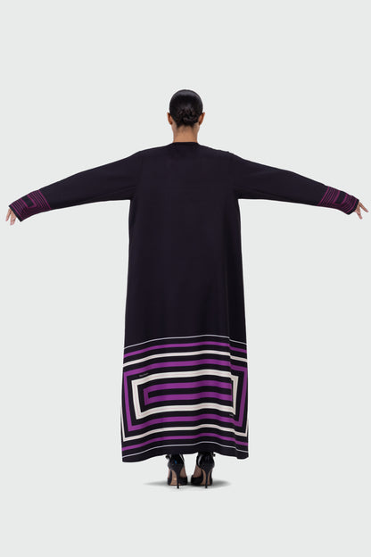 عباءة مطرّزة